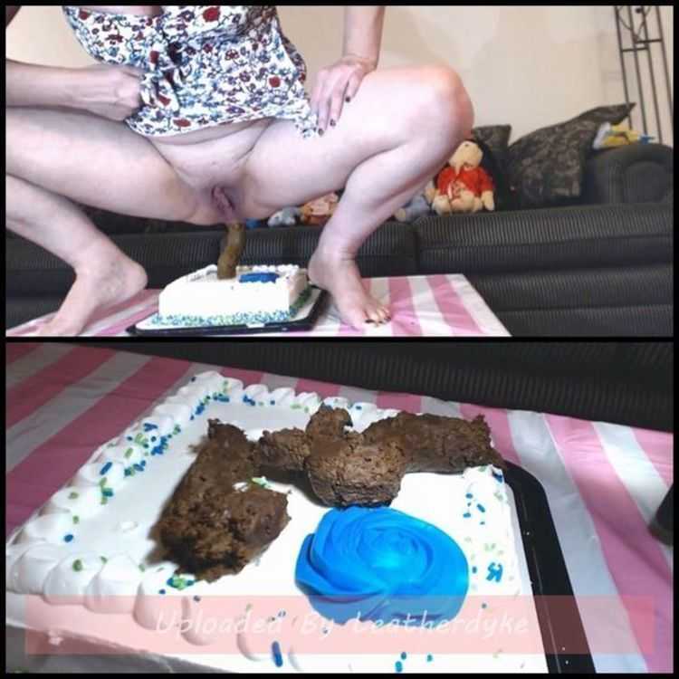 Shitting On The Birthday Cake with CosmicGirl  - scat solo