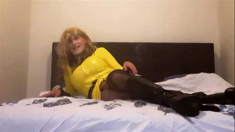 Smoking in Yellow Latex & Black Boots