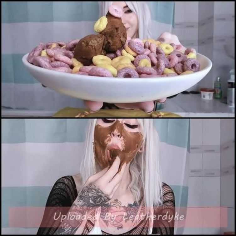 Do not let this bitch play with food with DirtyBetty - scat solo