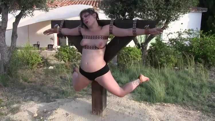 Cross Hanging Challenges for Muriel La Roja and Afsana Kink – Part 2