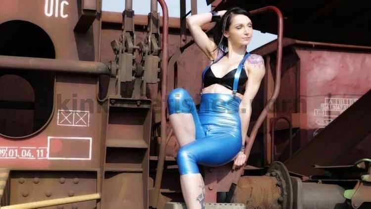 Susan Wayland – Mesmerizing Latex Fashion in Azure Blue