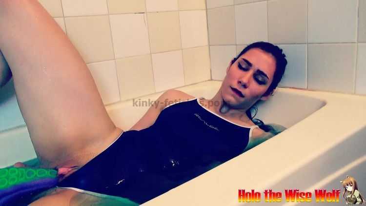 ManyVids presents Holothewisewulf in tentacles in the tub