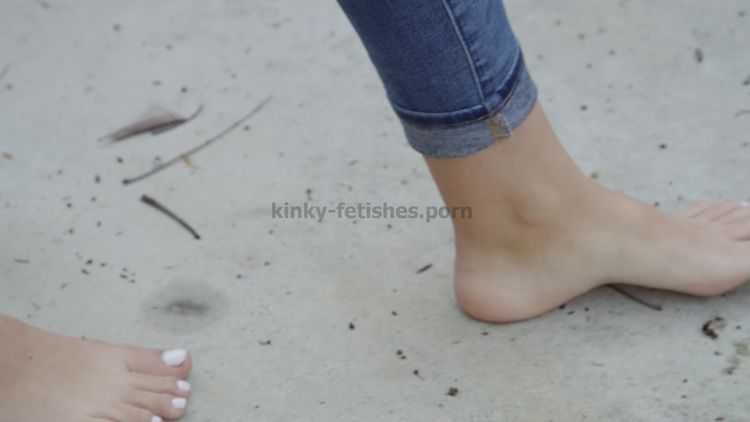 Wrinkled soles – Stephanie’s 22 Year Old Virgin Soft Feet 2