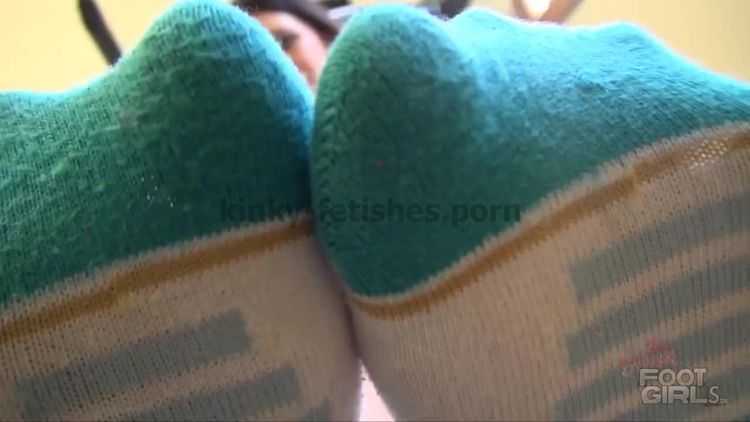 Soles fetish – Bratty Foot Girls – Katelyn Brooks Stinky Gym Foot Slave (POV)