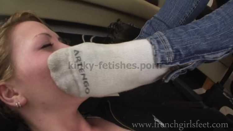 Lesbian domination – FRENCH GIRLS FEET – Lesbian stinky socks torture