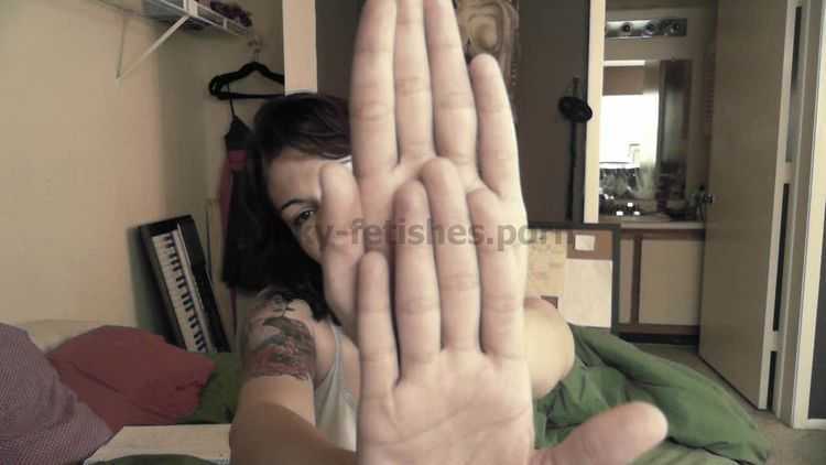 Online video Lucy Skye - Look at my HUGE hands femdom