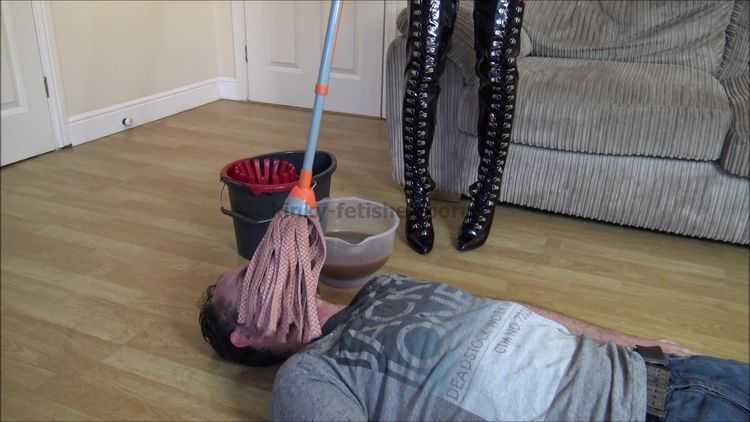 Online video Brook Logan - Slave Gets Dirty Mop Over His Face hardcore