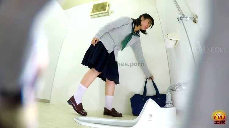 Porn online EE-271 [#1] | Peeping on multiple stool excretions of schoolgirls, who is unfamiliar with Japanese or Western style toilets. javfetish