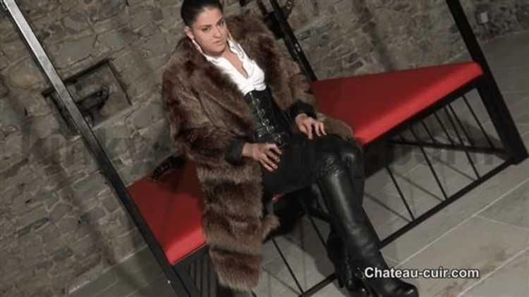 Porn online Chateau-Cuir - Posh Coco cums in leather and fur femdom