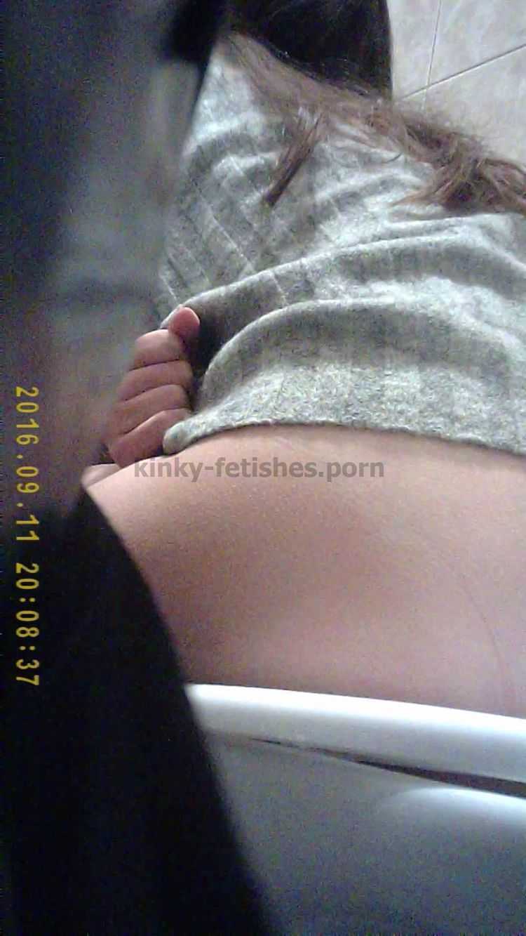 Online Tube Voyeur in Public Toilet - voyeur