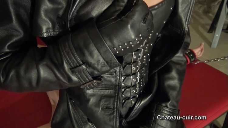 Porn online Gloves – Chateau-Cuir – Leather smothered slave – Fetish Liza