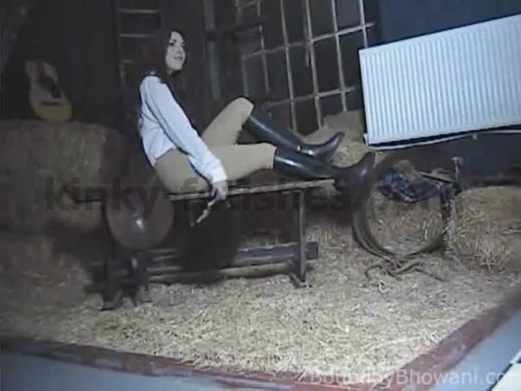 Porn tube Trisha  Posing in Blouse and Jodhpurs  15-Mar-2014