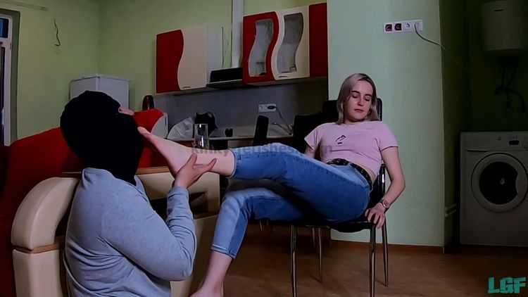 Porn online LICKING GIRLS FEET – NATA – Have sweaty feet now (MP4, FullHD, 1920×1080) Watch Online or Download!