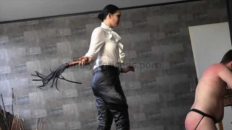 Online femdom video Goddess hard flogging - Whipping