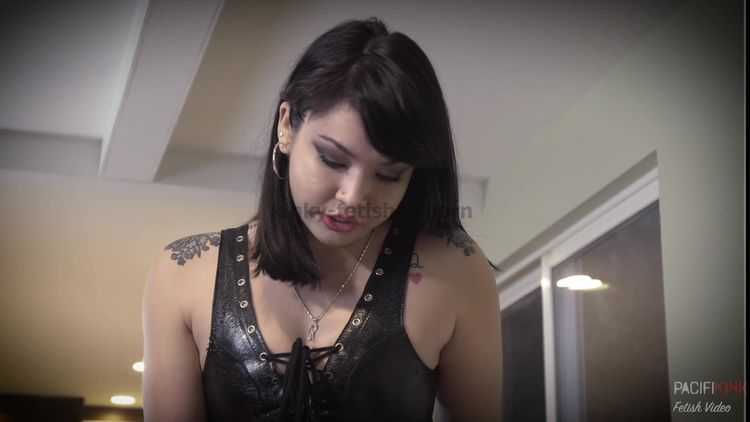 Online femdom video Domina Planet -  Raevyn Rose - Broken Housebreaker (1080 HD)