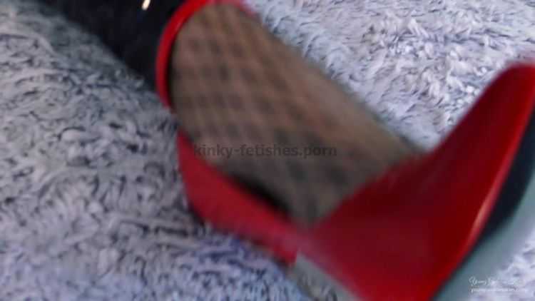 Online Fetish video [Femdom POV] Young Goddess Kim – Leashed Tease [k2s.cc, femdom pov online, JOI, online view, download femdom]