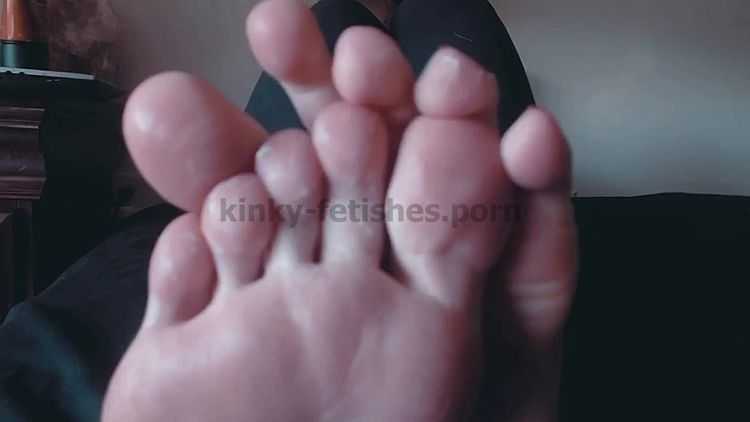 Online Fetish video Venus Venerous - lotion covered feet