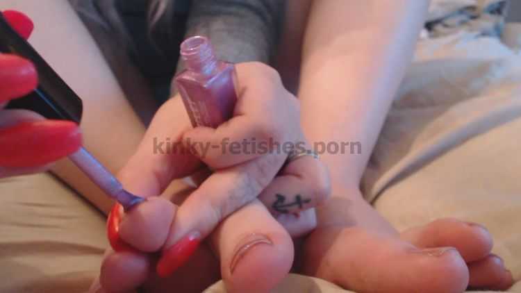 Online Fetish video Kelly Belle - foot fetish toe nail painting