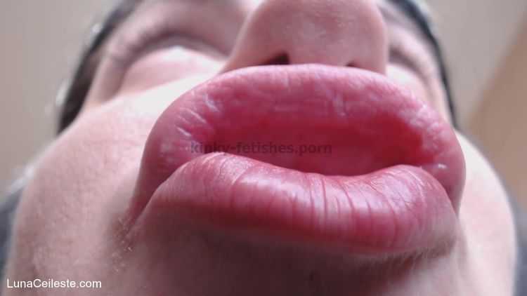 Porn tube Booty4U - Lip Smelling Up Close