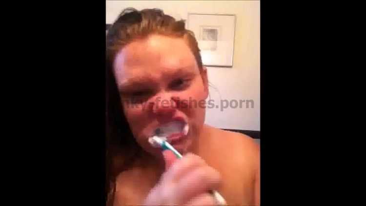 Porn tube CurvyRedhead - Brush Teeth wmv