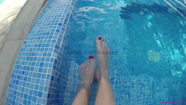 Porn tube Danielle Maye XXX - Hot Tub Toes