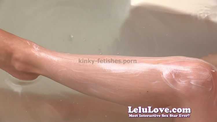 Porn tube Lelu Love - Shaving my legs and armpits in the batht