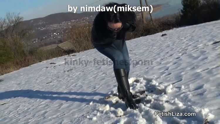 Porn online FetishLiza – Snow and muddy boot licker