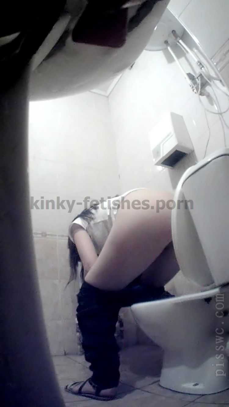 Video online Peeping in a Female Toilet [UltraHD/2K 1280P]