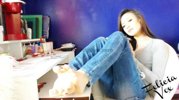 Porn online Socked feet – Felicia Vox – archived skinny jean foot tease