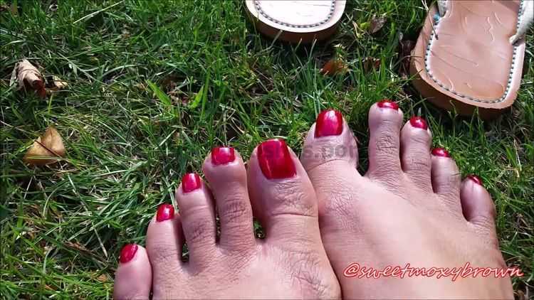 Porn online Toenail – Moxy Brown – Outside with my Bare Feet