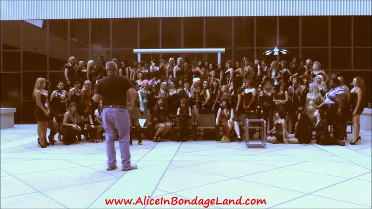 Aliceinbondageland - DomConLA 2015 FemDom Convention Group Photo Time Lapse