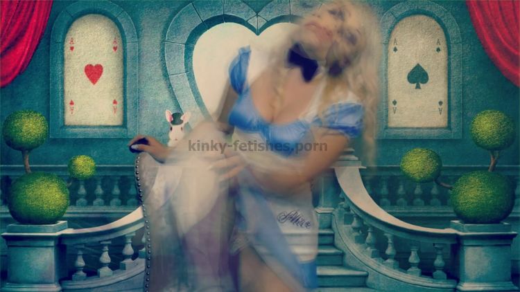 Video online Goddess Blonde Kitty - Down The Rabbit Hole Intox