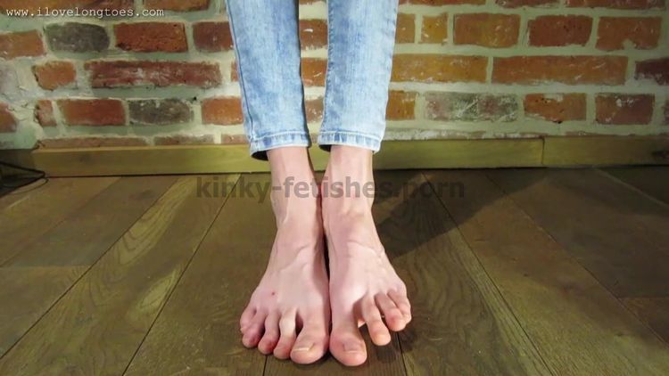 Video online Bare long feet