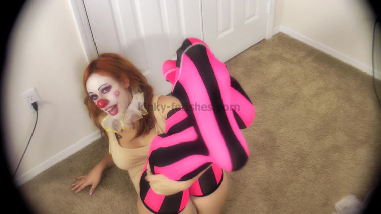 Video online Kitzi Klown - Neat Clown Feet