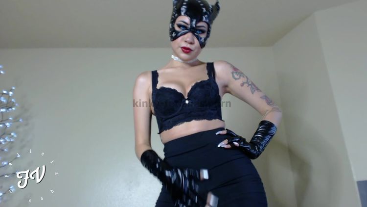 Video online Felicia Vox - Catwoman Drains Your Wallet