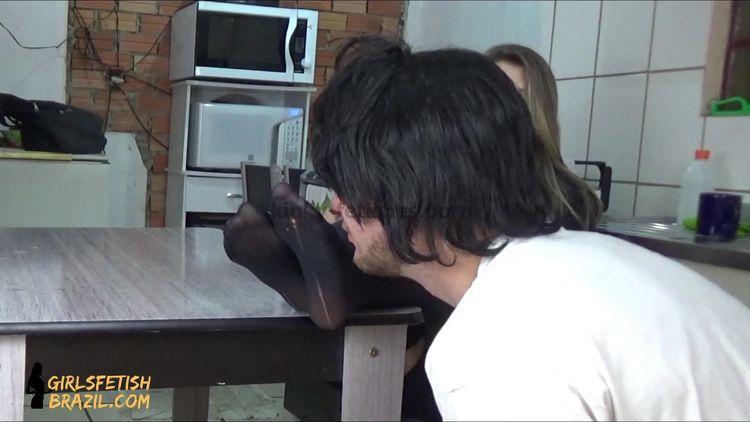 Shoe & Boot Worship – GIRLS FETISH BRAZIL – Punishing the son for having smelled the feet hidden under the table # FULL HD