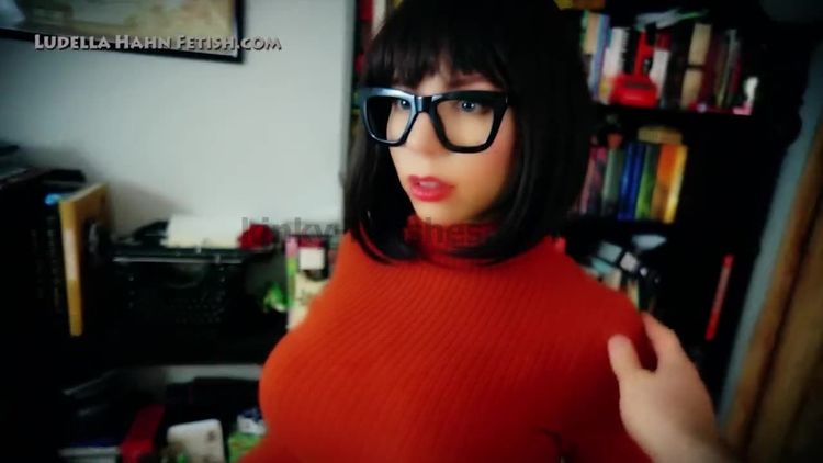 Video online Ludella Hahn - Velma Scared Stiff - A Cosplay Fetish Parody - Slow Freeze Statue Transformation