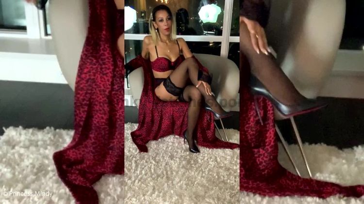 Video online Princess Mindy - The Queen has spoken! - Footworship