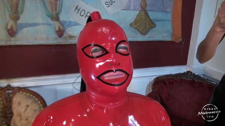 Video online Kinky Mistresses – Is the Rubberdoll ready for her make up?