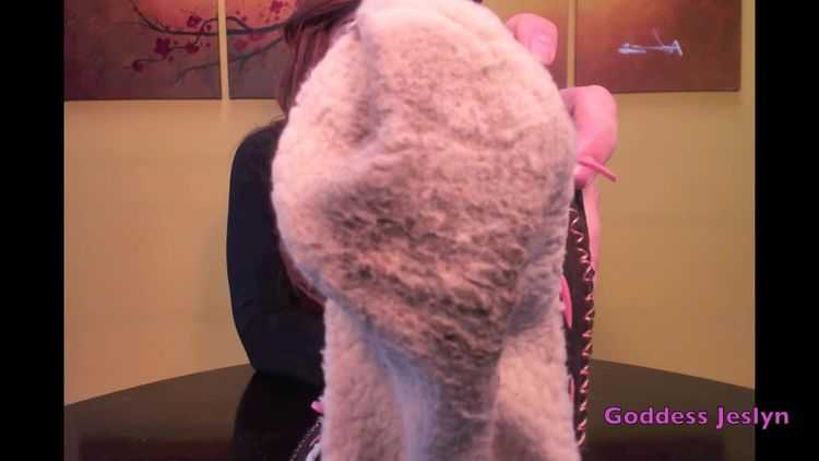 Worship Princess Jeslyn – Sweaty Slippers – Foot Smelling, Female Domination