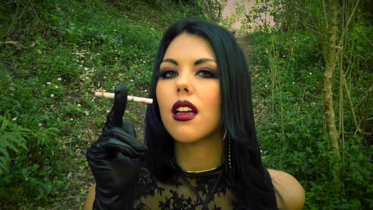 Young Goddess Kim – The Witches Poison – Lipstick Fetish, Mesmerize