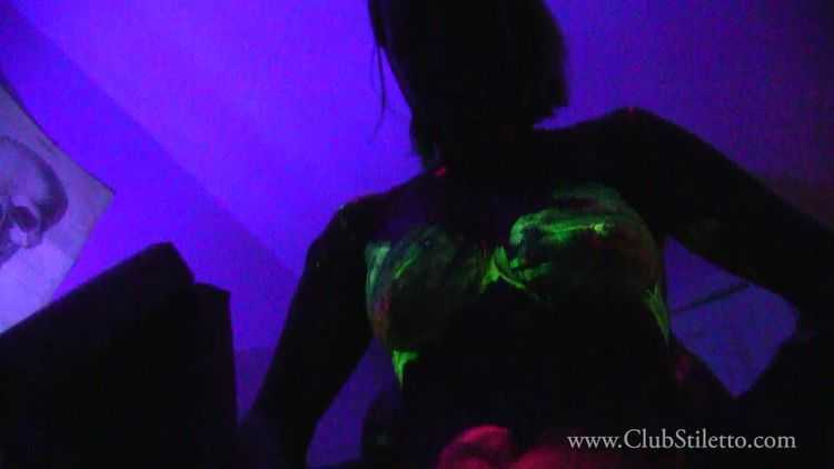 Video online Clubstiletto – Mistress Kandy – Glow in the Dark Kandy