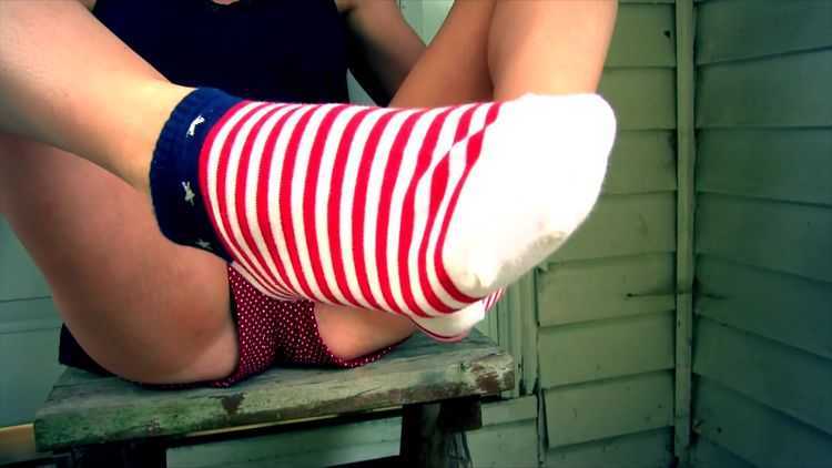 The Mistress B – Patriotic Feet – Footlicking, Foot Play