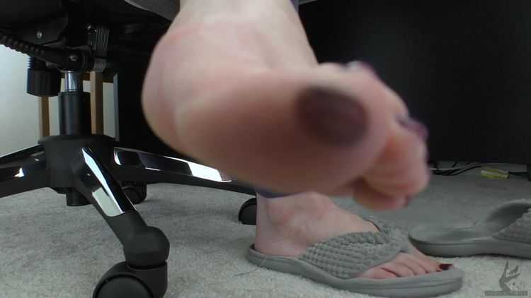 The Wolfe Sole Experience – Suck on Mommy’s Messed Up Toe – Foot Fetish, POV