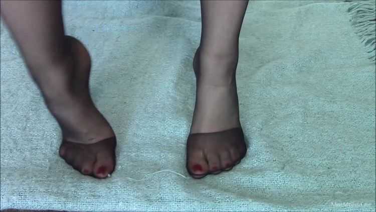 Miss Melissa -Two Minute Man – Teasing, Foot Licking