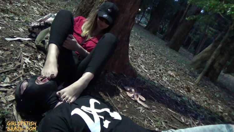 GIRLS FETISH BRAZIL – Dirty Feet in the Park and Humiliation in Public by Princess Shirley # FULL VERSION  – Public Humiliation, Lick