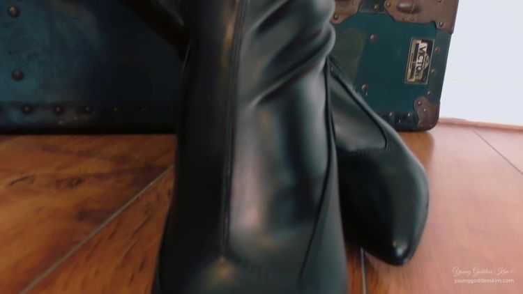 Young Goddess Kim – Leather and Lust – POV, Femdom