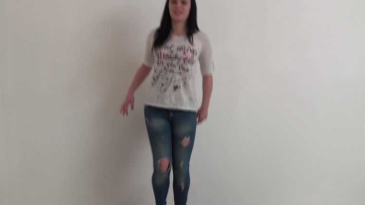 Laura trampling in jeans and gym shoes – Face Standing – Trample, Facestanding