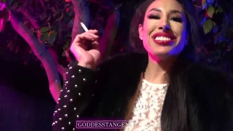 Goddess Tangent – A quick smoke outside with my smoking slave – Female Domination, Art of Smoking