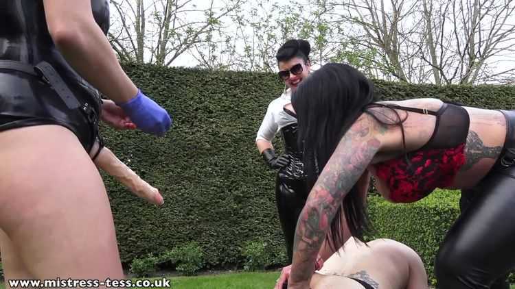 Mistress Tess UK Clip Store – Outdoor Strap-on Derby  – Ava Von Medisin, Strapon